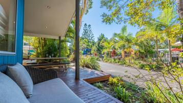 Chalet rustique, 2 chambres (Surf Shack) | Terrasse/patio