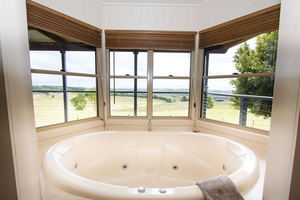 Standard Suite, 1 Bedroom, Non Smoking, Kitchen (The Cottage ) | Bathroom | Jetted tub, free toiletries, hair dryer, towels