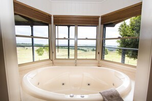Bathroom - Hillview Cottages (Booie)