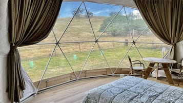 Luxury Tent | Living room | Flat-screen TV