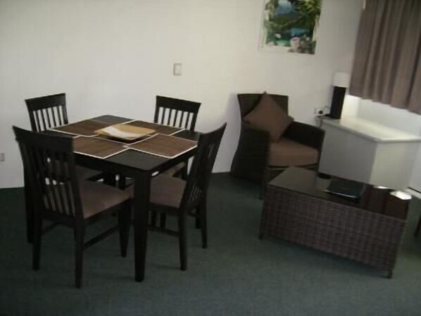 Standardzimmer, Nichtraucher, Kochnische (TWIN) | Speisen