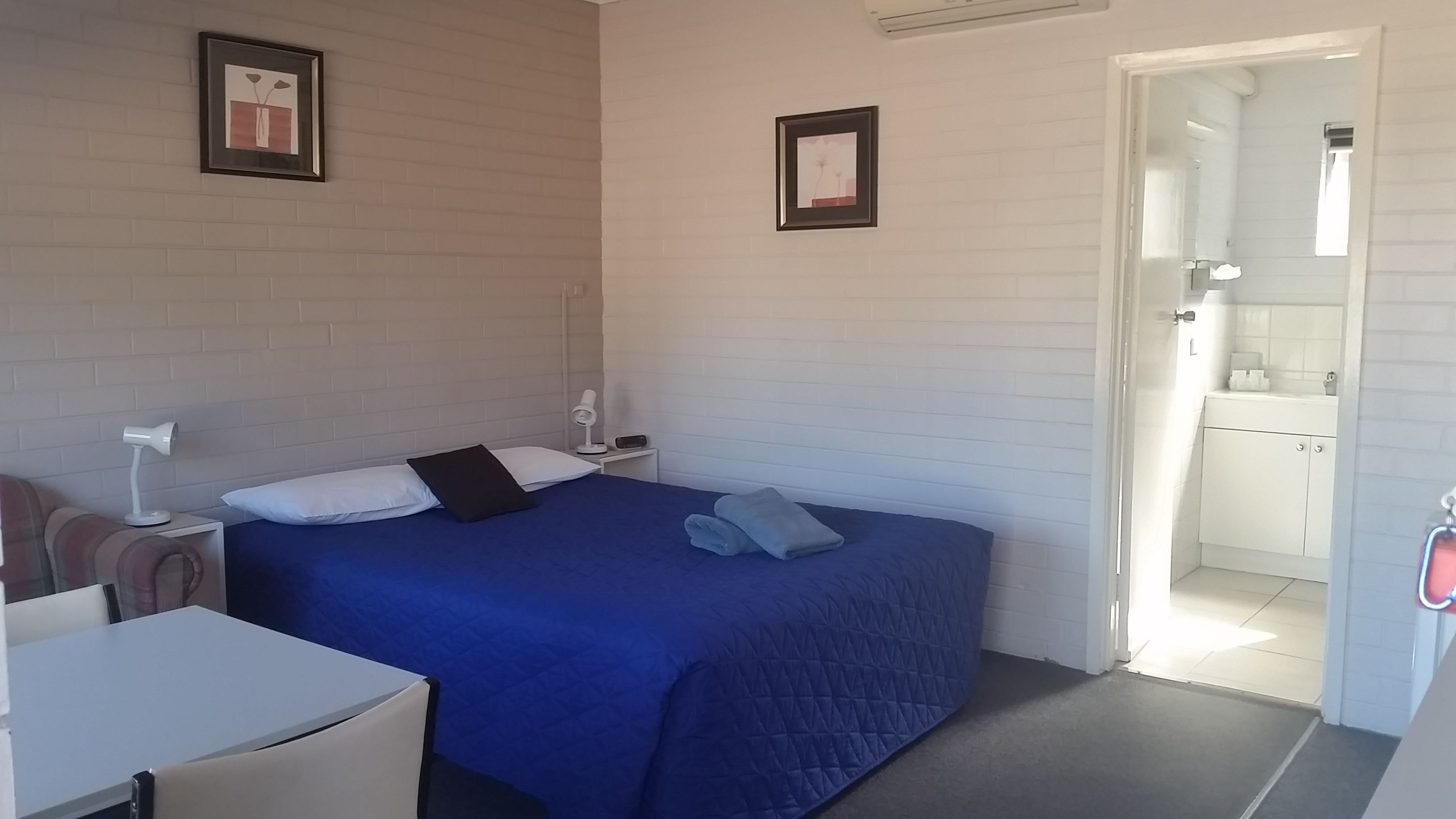 WiFi (free), bed sheets