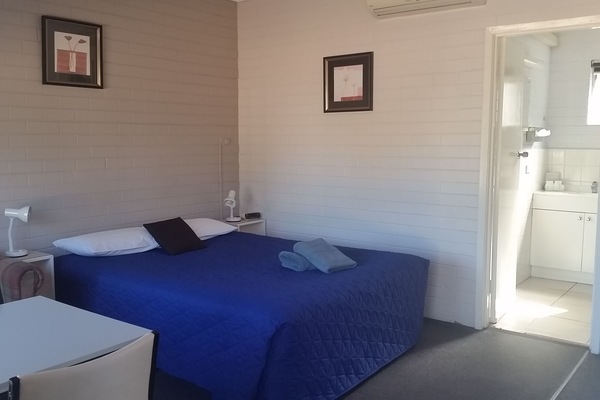 WiFi (free), bed sheets