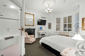 King Bay Room & Spa