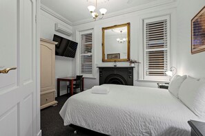 Standardzimmer, 1 Schlafzimmer, Nichtraucher (Queen Room Ensuite) | Bügeleisen/Bügelbrett, kostenloses WLAN