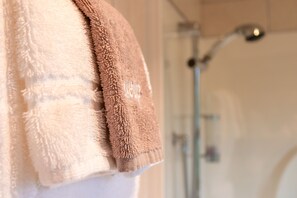 Free toiletries, hair dryer, towels, soap - Coleraine Suites & Apartments (Greymouth)