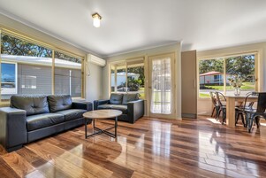 2 Bedroom Deluxe Villa | 起 居区 | 液晶电视