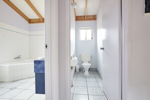 Kingfisher | Bathroom