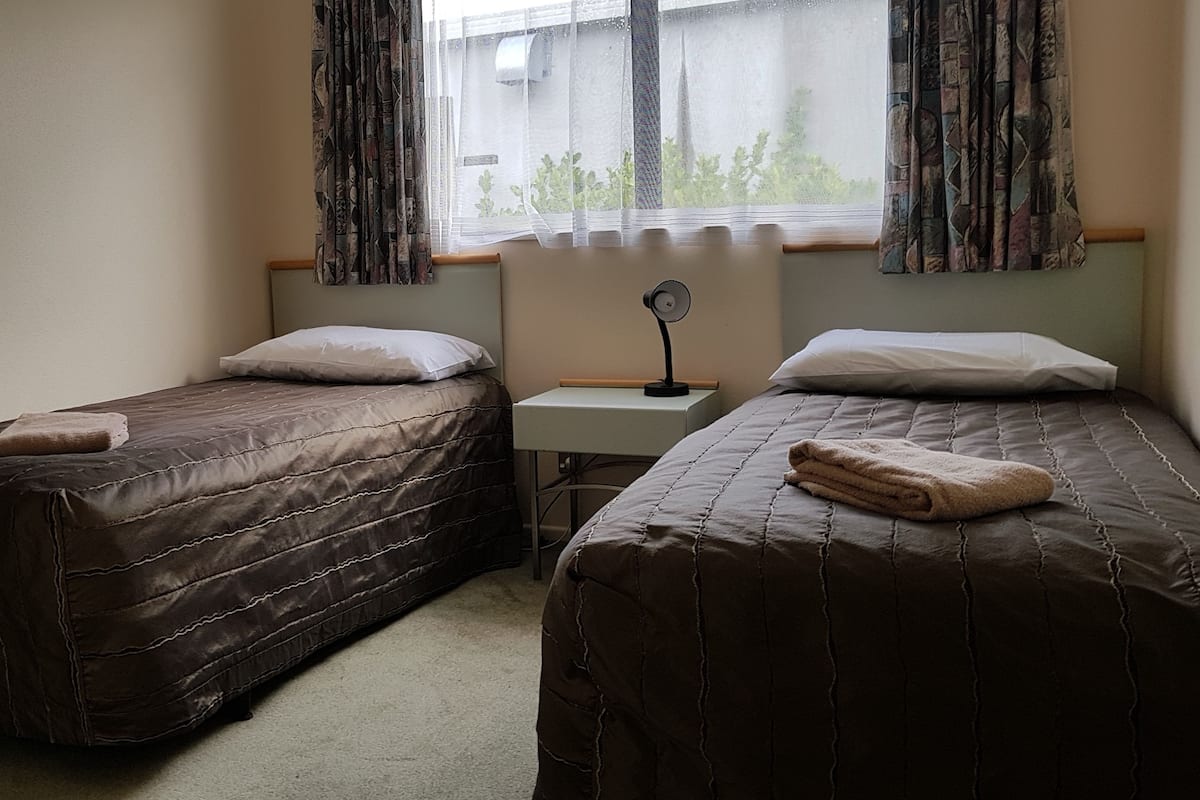 Iron/ironing board, WiFi (free), bed sheets