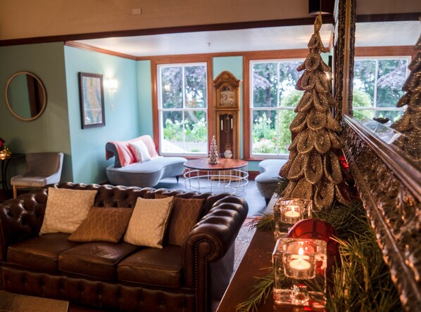 Bar (on property) - Ormlie Lodge (Waiohiki)