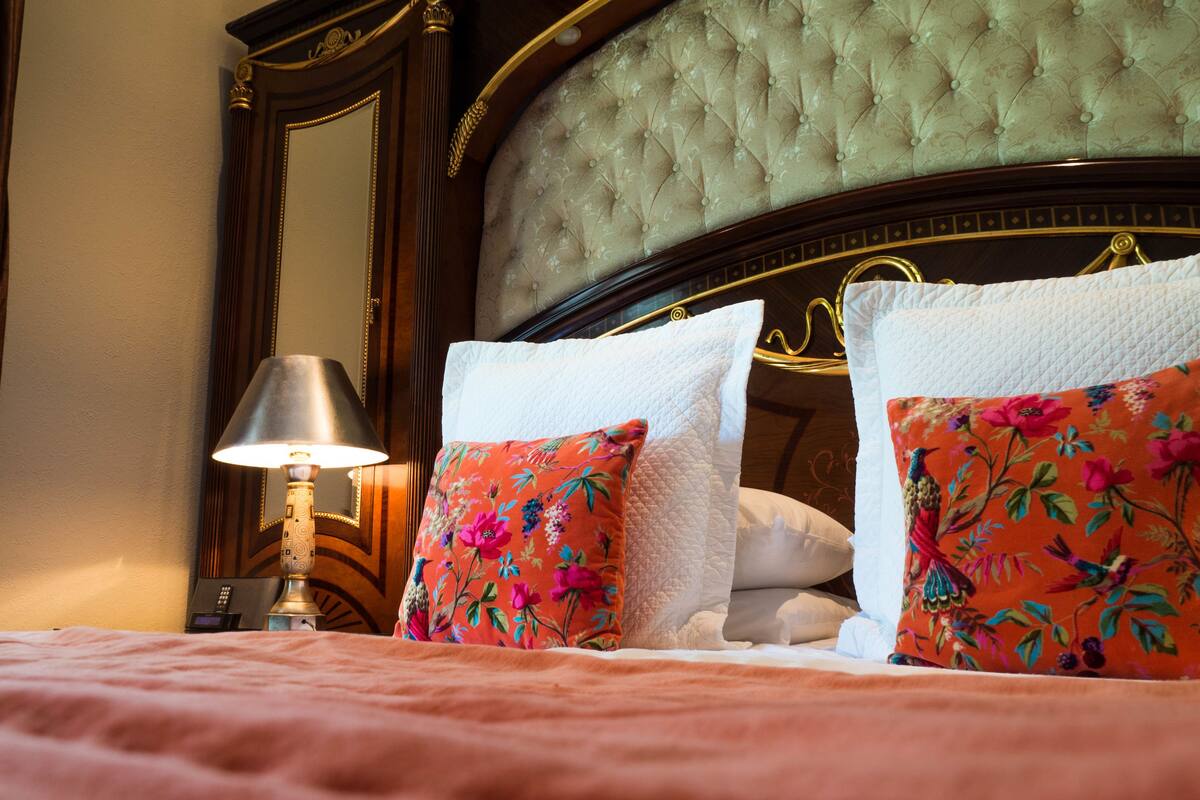 Standard Room, Non Smoking, Balcony (William Nelson Suite) | Blackout drapes, soundproofing, iron/ironing board (on request)