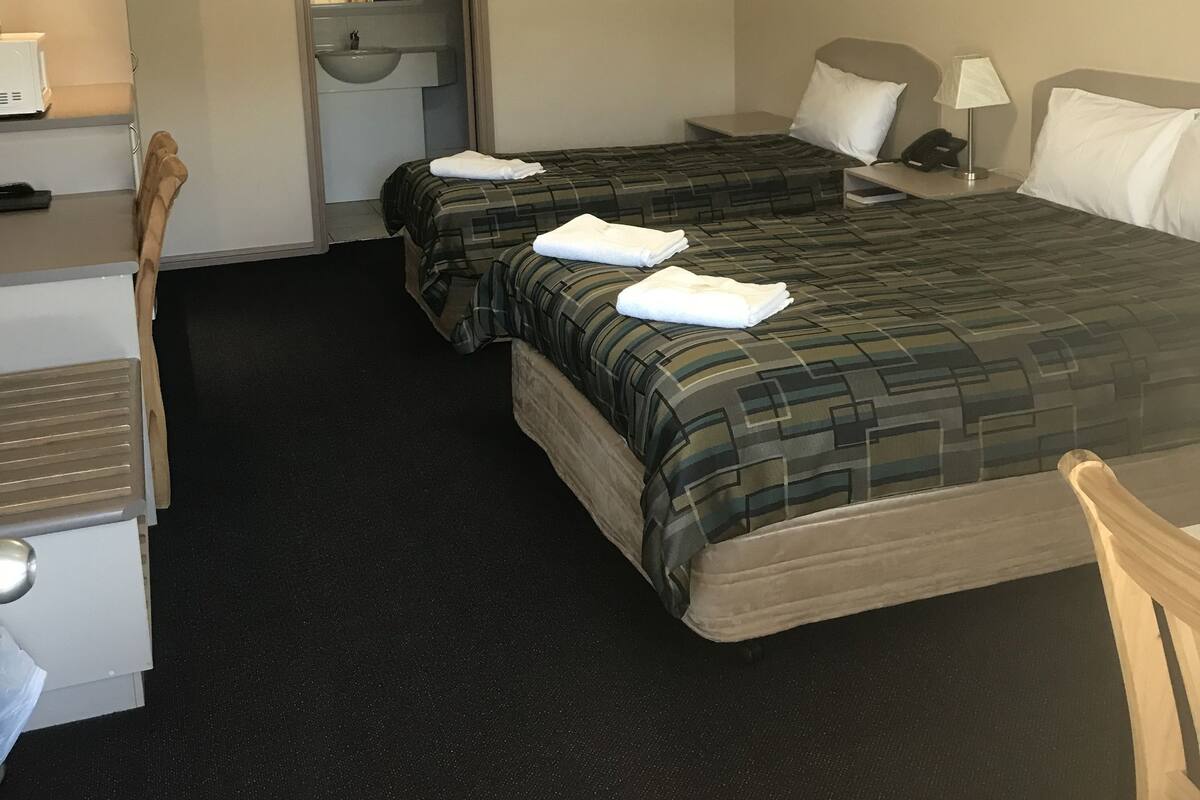 Standard Room, Non Smoking (Queen And Single)