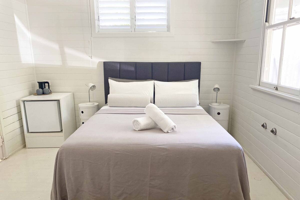 Standard Room (Queen Ensuite) | Premium bedding, WiFi (free), bed sheets