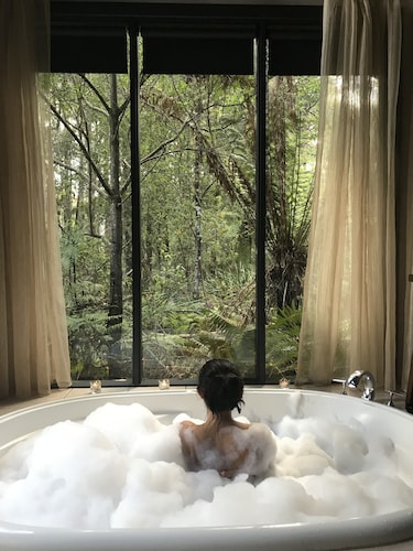 Woodlands Rainforest Retreat