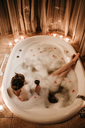 Jetted tub
