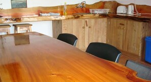 Standard Bungalow | Iron/ironing board, WiFi, bed sheets - Kiwi Park Motels & Holiday Park (Murchison)