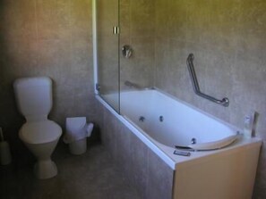 Bathroom - Kiwi Park Motels & Holiday Park (Murchison)
