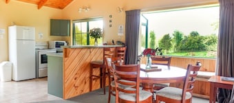 Kiwi Park Motels & Holiday Park