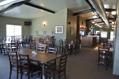 Dooleys Springsure Tavern and Motel