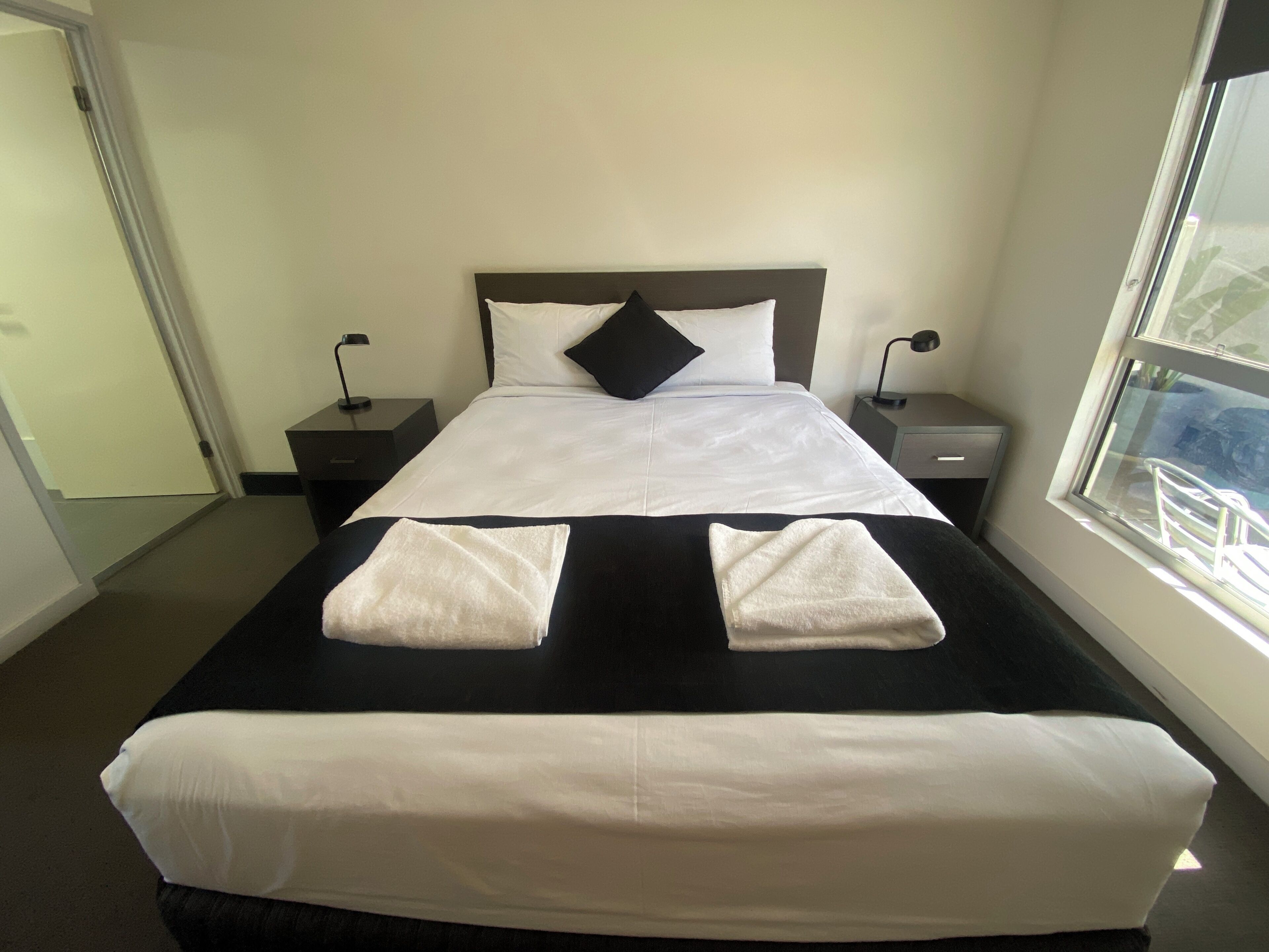 Deluxe Queen Room | Premium bedding, desk, iron/ironing board, cribs/infant beds