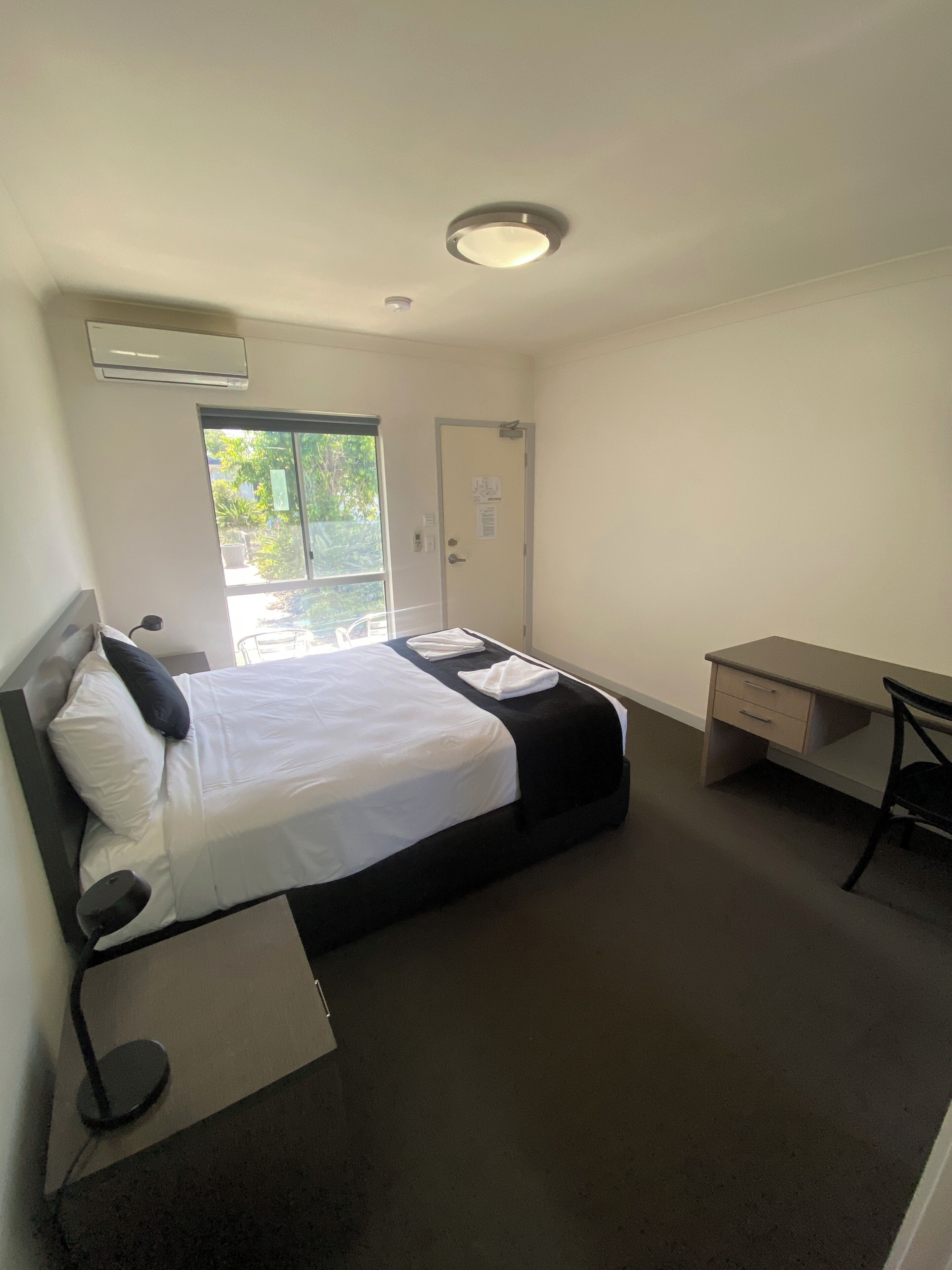 Deluxe Queen Room | Premium bedding, desk, iron/ironing board, cots/infant beds