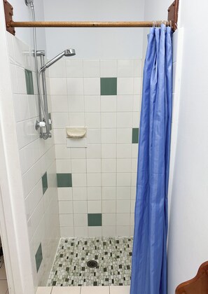 Bathroom shower - Ocean View Motel Bowen (Bowen)