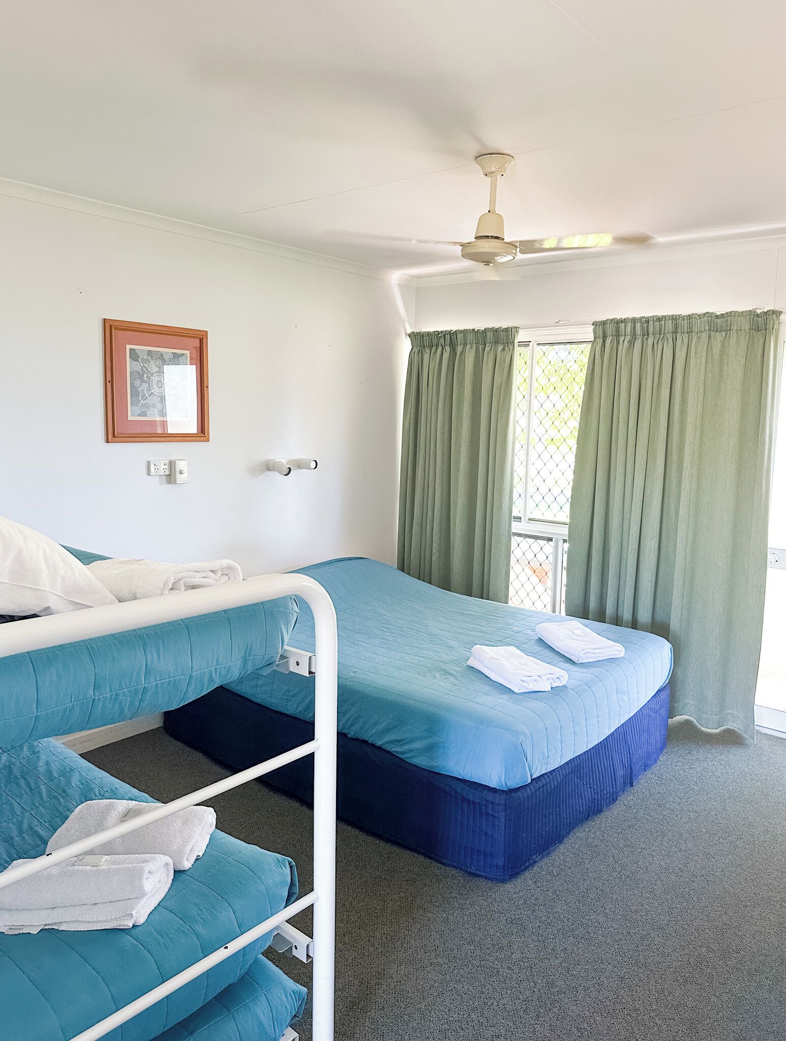 Quarto família, para não fumantes | Escrivaninha, quartos à prova de som, ferros/tábuas de passar roupa