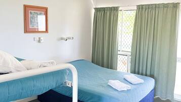 Family Room, Non Smoking | 1 bedroom, desk, soundproofing, iron/ironing board