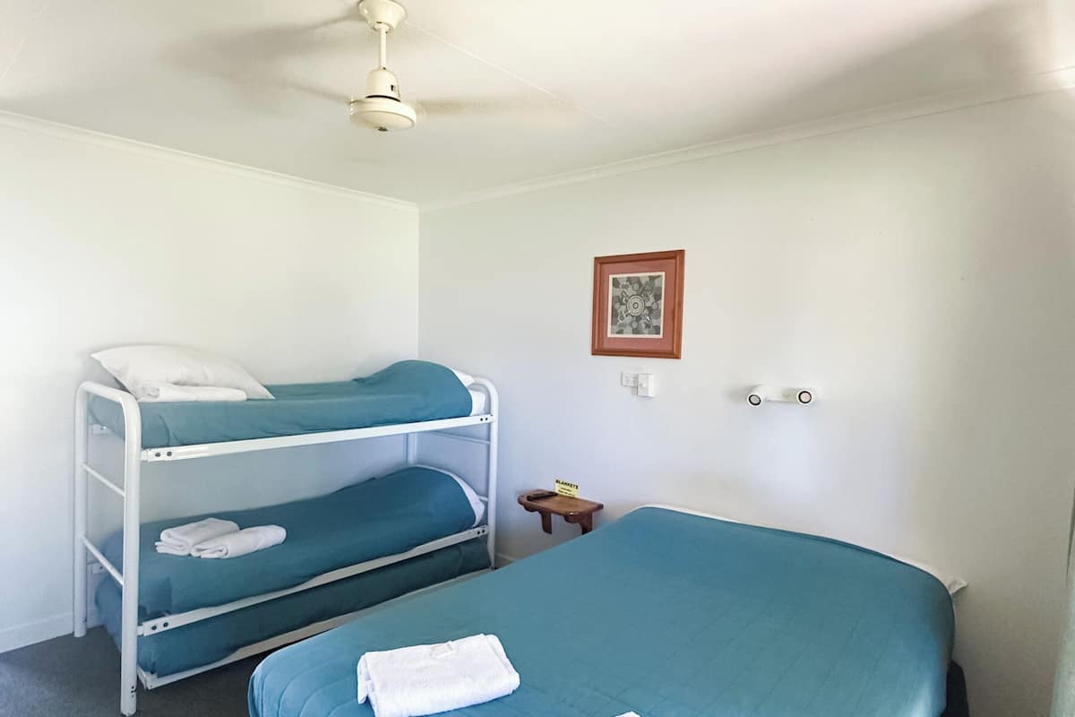 1 habitación, escritorio y sistema de insonorización