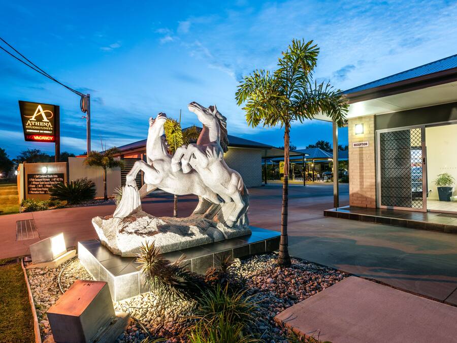 Overnatningsstedets facade – aften/nat