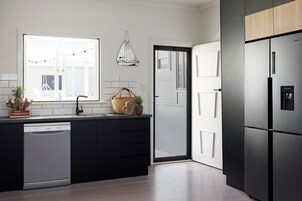 独立别墅 | 高档床上用品、特色装修、特色家居、办公桌