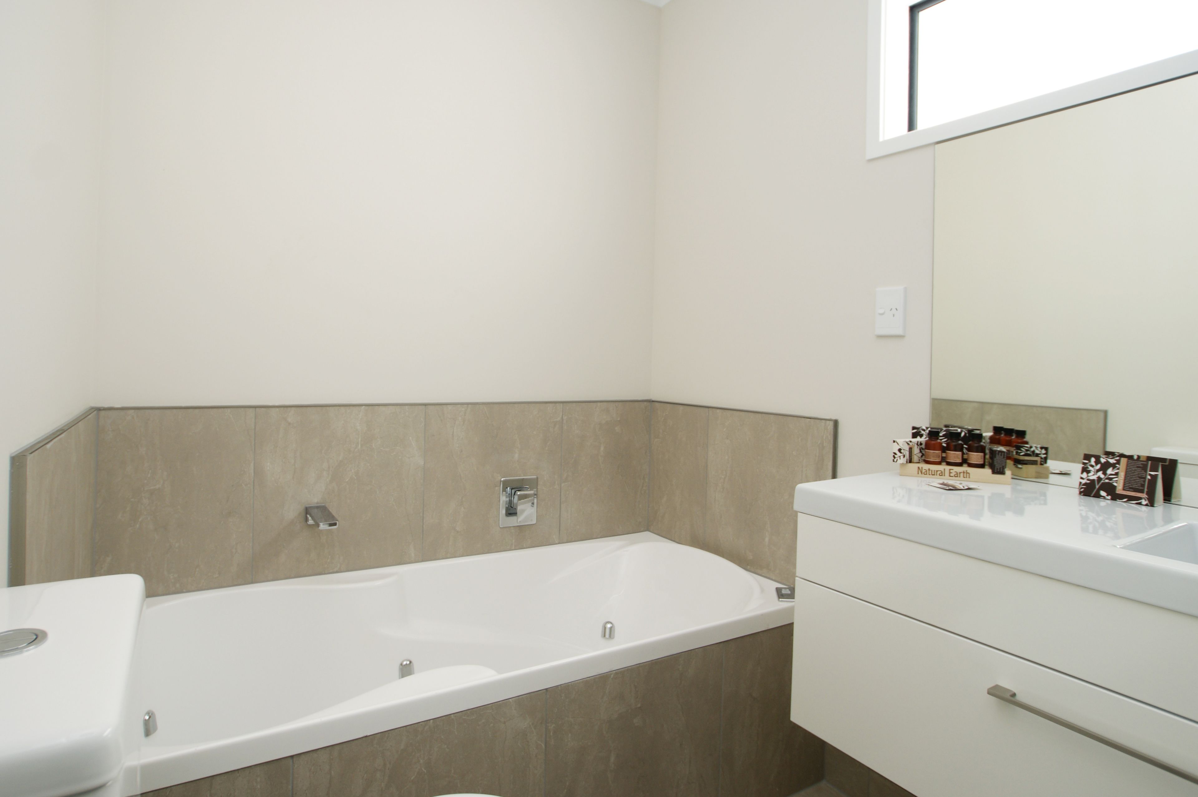 Combined shower/bathtub, hair dryer