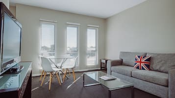 Family Suite, 2 Bedrooms, Non Smoking, Kitchenette | Individually furnished, iron/ironing board, free cribs/infant beds