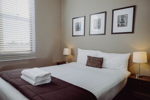 Standard Studio, 1 Queen Bed, Non Smoking, Kitchenette | Individually furnished, iron/ironing board, free cribs/infant beds - Crossroads Hotel Narrabri (Narrabri)