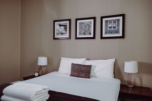Individually furnished, iron/ironing board, free cots/infant beds - Crossroads Hotel Narrabri (Narrabri)