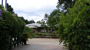 Property grounds - Coach House Inn (Bright)