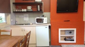 Standard Suite, 2 Bedrooms, Non Smoking, Kitchenette (apartment) | Premium bedding, in-room safe, iron/ironing board, cots/infant beds