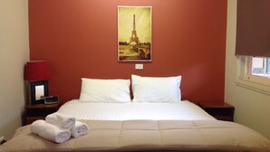 Standard Suite, 2 Bedrooms, Non Smoking, Kitchenette (apartment) | Premium bedding, in-room safe, iron/ironing board, cribs (surcharge) - Coach House Inn (Bright)
