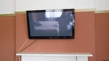 Family Room, Non Smoking, Shared Bathroom (Huge Family Room) | Free WiFi