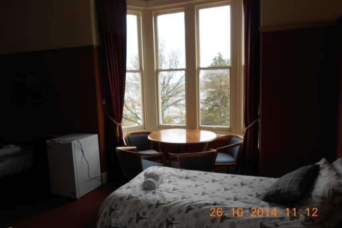 Familienzimmer, Nichtraucher, Gemeinschaftsbad (Huge Family Room)
