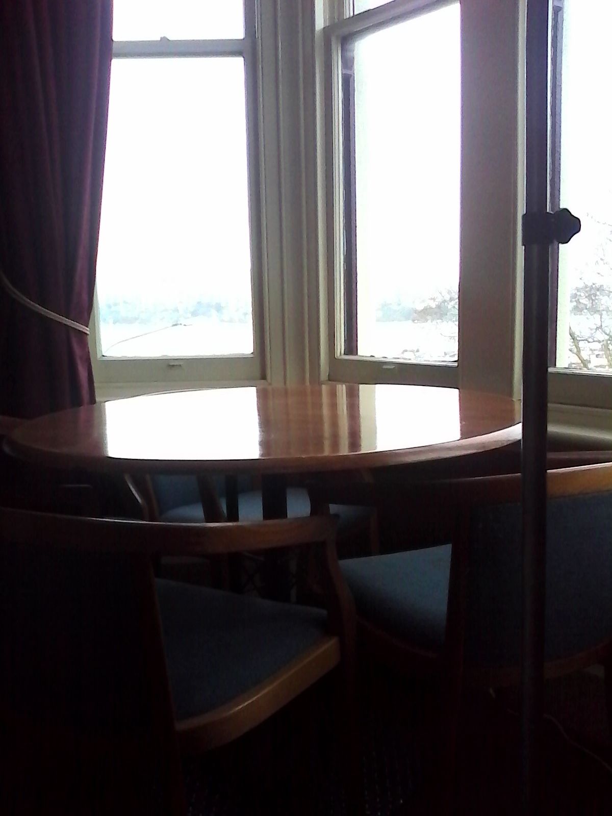 Check-in/check-out kiosk