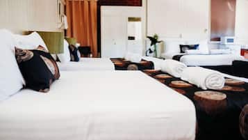 Familiekamer, niet-roken, gedeelde badkamer | 1 slaapkamer, individueel gedecoreerd, individueel gemeubileerd