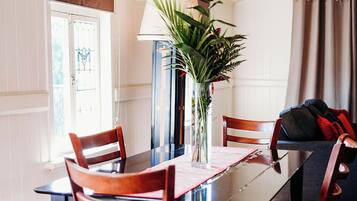 Family Room, Non Smoking, Shared Bathroom