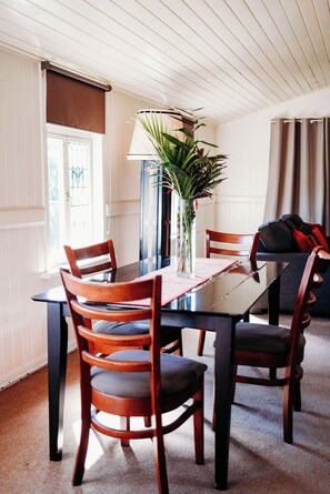 Familierom, ikke-røyk, delt bad | Individuelt dekorert, individuelt innredet og wi-fi (inkludert)