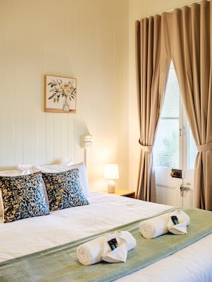 Standard Room, Non Smoking, Shared Bathroom (Double) | Individually decorated, individually furnished, free WiFi, bed sheets - Maleny Hotel (Maleny)
