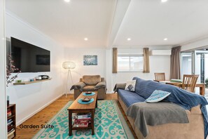Garden Suite Courtyard | Living area