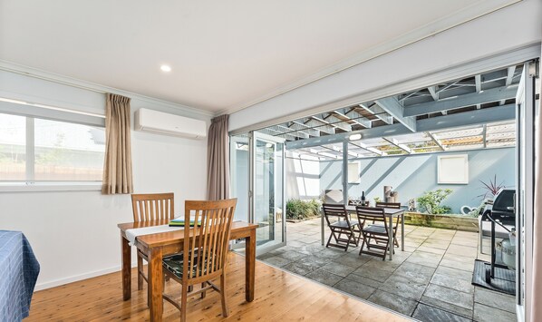 Garden Suite Courtyard | Living area