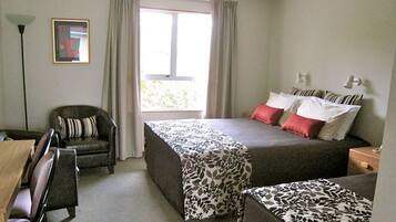 2 bedrooms, in-room safe, iron/ironing board, free WiFi