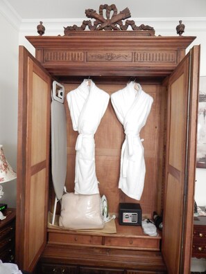 Standaard kamer, niet-roken (Louis Suite) | Badkamervoorzieningen | Gratis toiletartikelen, handdoeken