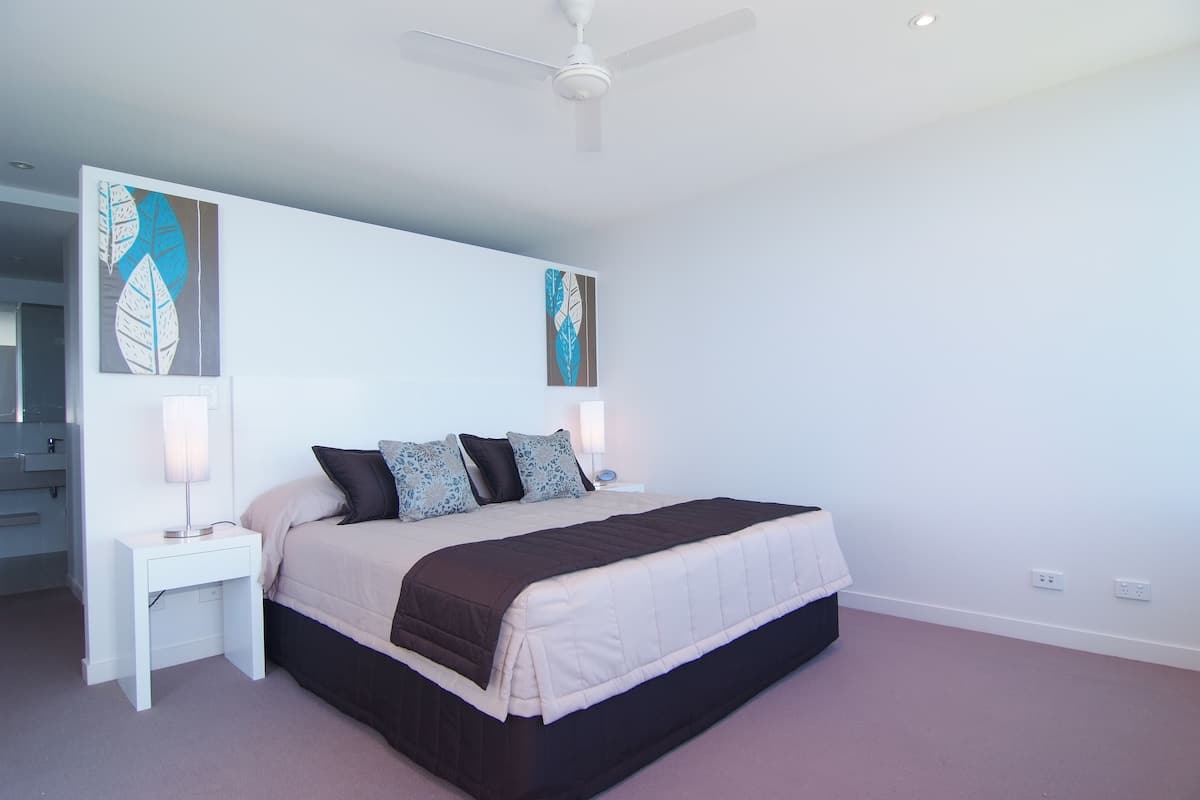 1 bedroom, premium bedding, pillow-top beds, blackout curtains